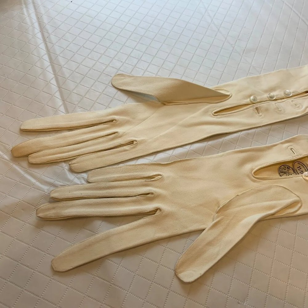 Vintage Galeries Lafayette Grand Prix Paris Suede Extra White Gloves - Picture 1 of 16
